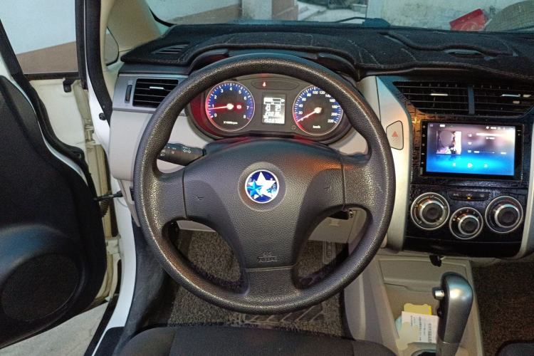 Used Venucia R50 2015 1.6L Automatic Fashion Edition