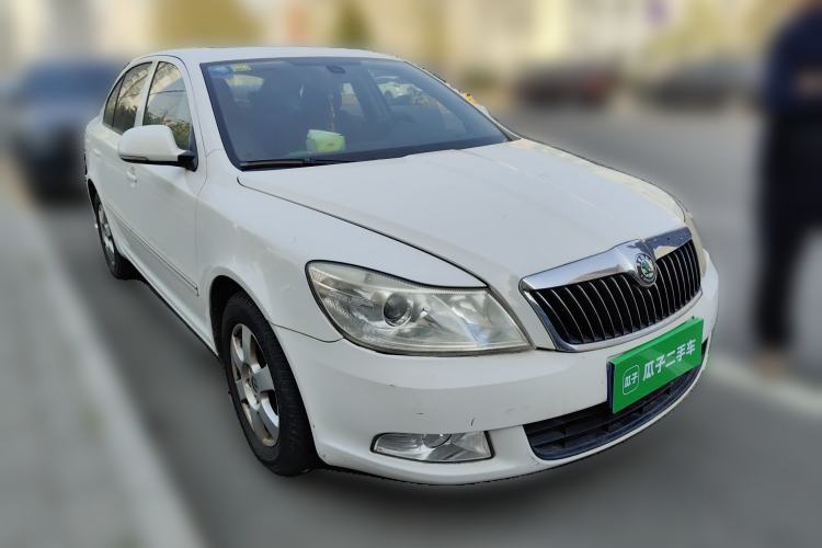 Used Skoda Octavia 2012 1.6L Automatic Yijun Edition Front Right 45 Deg