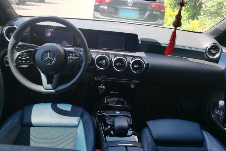 Used Mercedes-Benz A-Class 2019 A 180 L Center Console