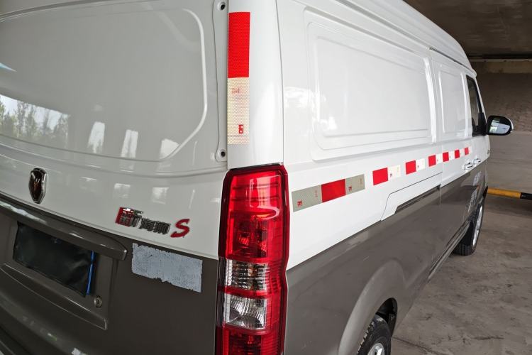 Used Jinbei New Hiace S 2023 1.5L Wealth Edition Van 2/5-Seater Air-Conditioned Model SWC15M