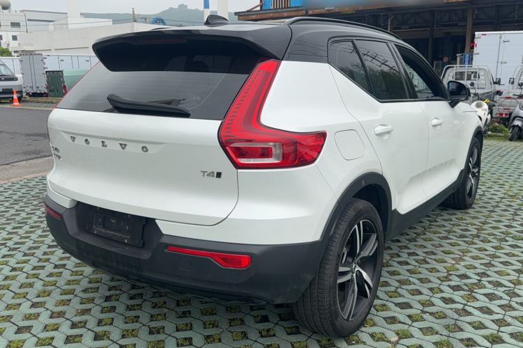 Used Volvo XC40 2022 T4 Four-Wheel Drive Smart & Dynamic Sport Edition Rear Right 45 Deg