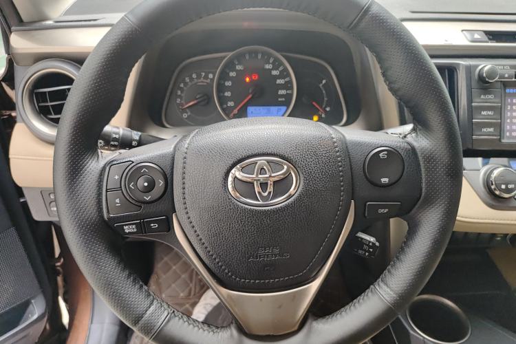 Used Toyota RAV4 2013 2.5L Automatic 4x4 Elite Edition Steering Wheel