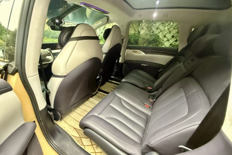 Used IM LS7 2023 100kWh Pro All-Wheel-Drive Version
