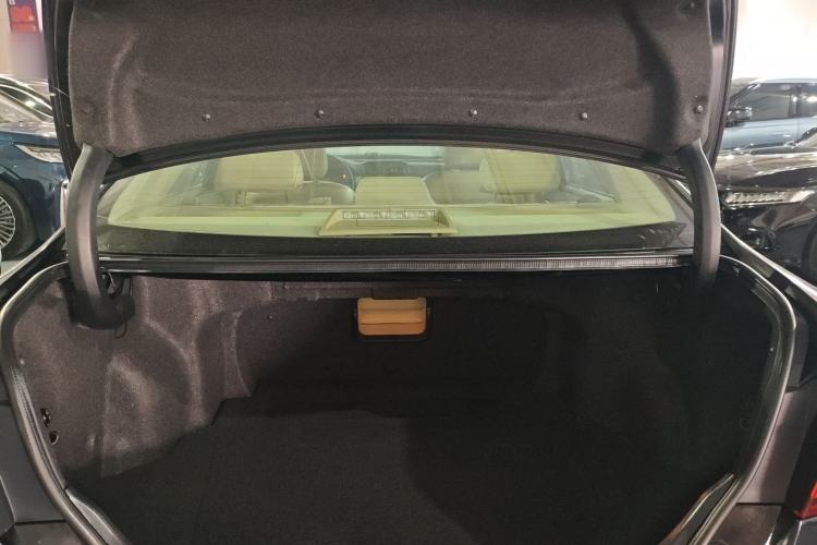 Used Toyota Camry 2015 2.0G Premier Edition Trunk