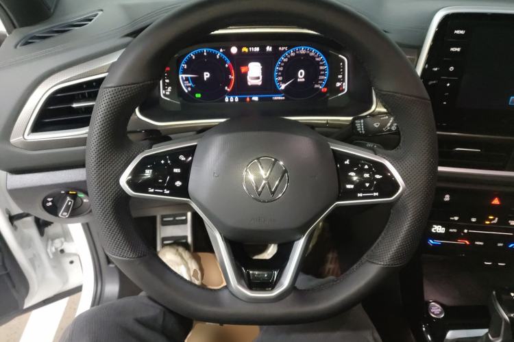 Used Volkswagen T-ROC 2023 300TSI DSG Two-Wheel-Drive Chen Guang Edition
