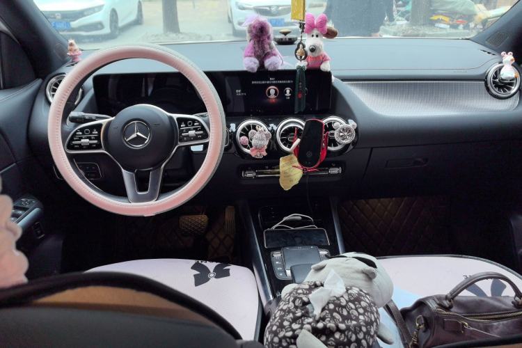 Used Mercedes-Benz GLA 2022 GLA 200 Center Console