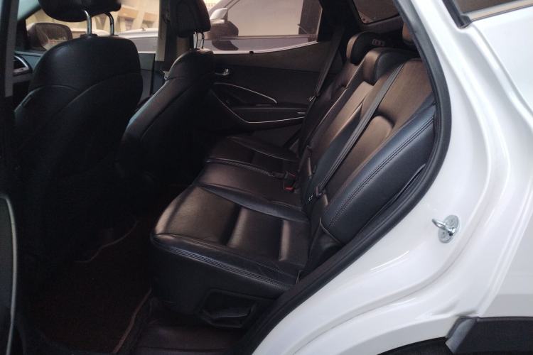 Used Hyundai Santa Fe 2015 2.0T Automatic Two-Wheel Drive Smart Version 5 Seats