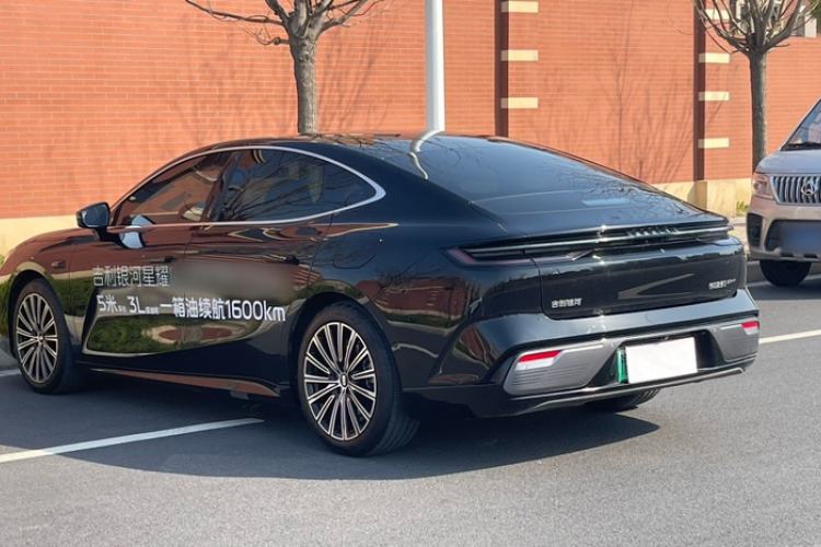 Used Geely Galaxy Galaxy 8 2025 130km EM-P Starship Edition