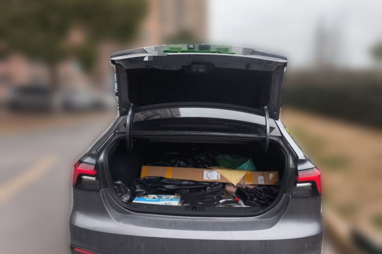 Used Roewe i6 MAX 2020 300TGI Automatic Supreme Edition with Cool Sunroof and Advanced Driving Features