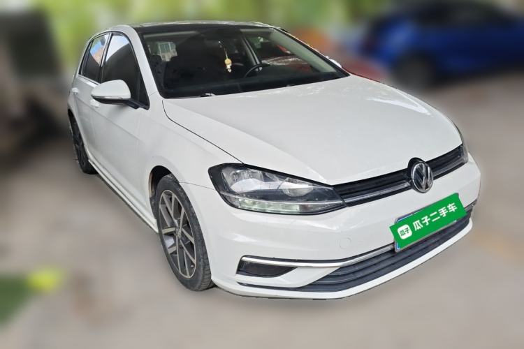 Used Volkswagen Golf 2018 230TSI Automatic Luxury Version Front Right 45 Deg