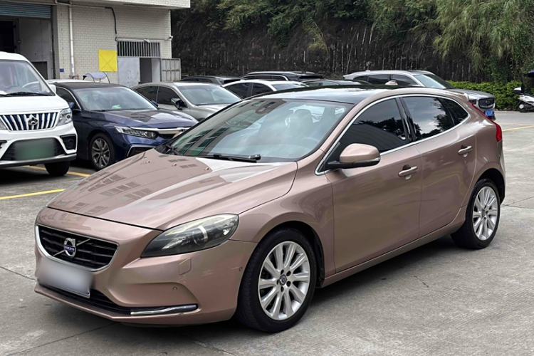 Used Volvo V40 2016 T4 Smart Luxury Edition