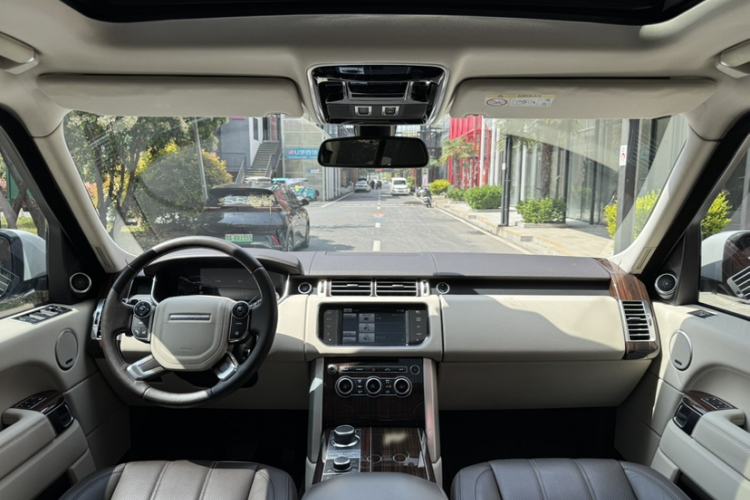 Used Land Rover Range 2014 3.0 SC V6 Vogue Interior 2