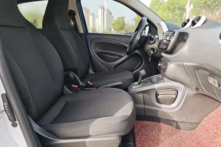 Used smart forfour 2018 1.0L 52 kW Dynamic Edition
