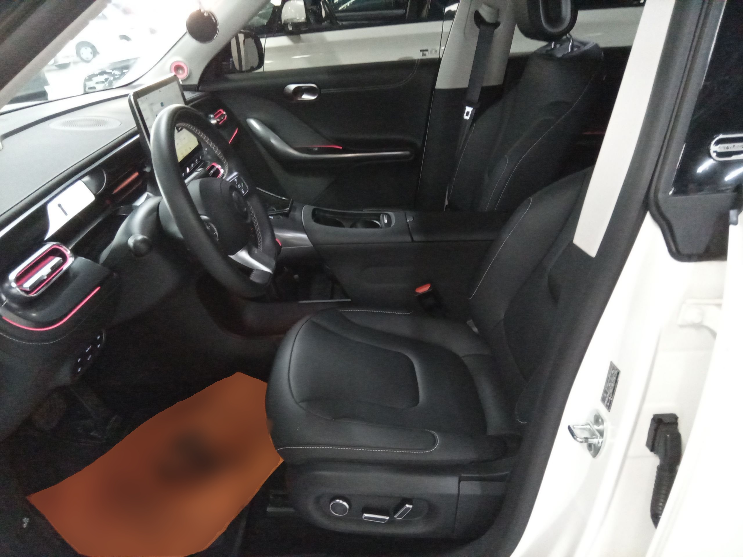 المقاعد الأمامية داخل السيارة