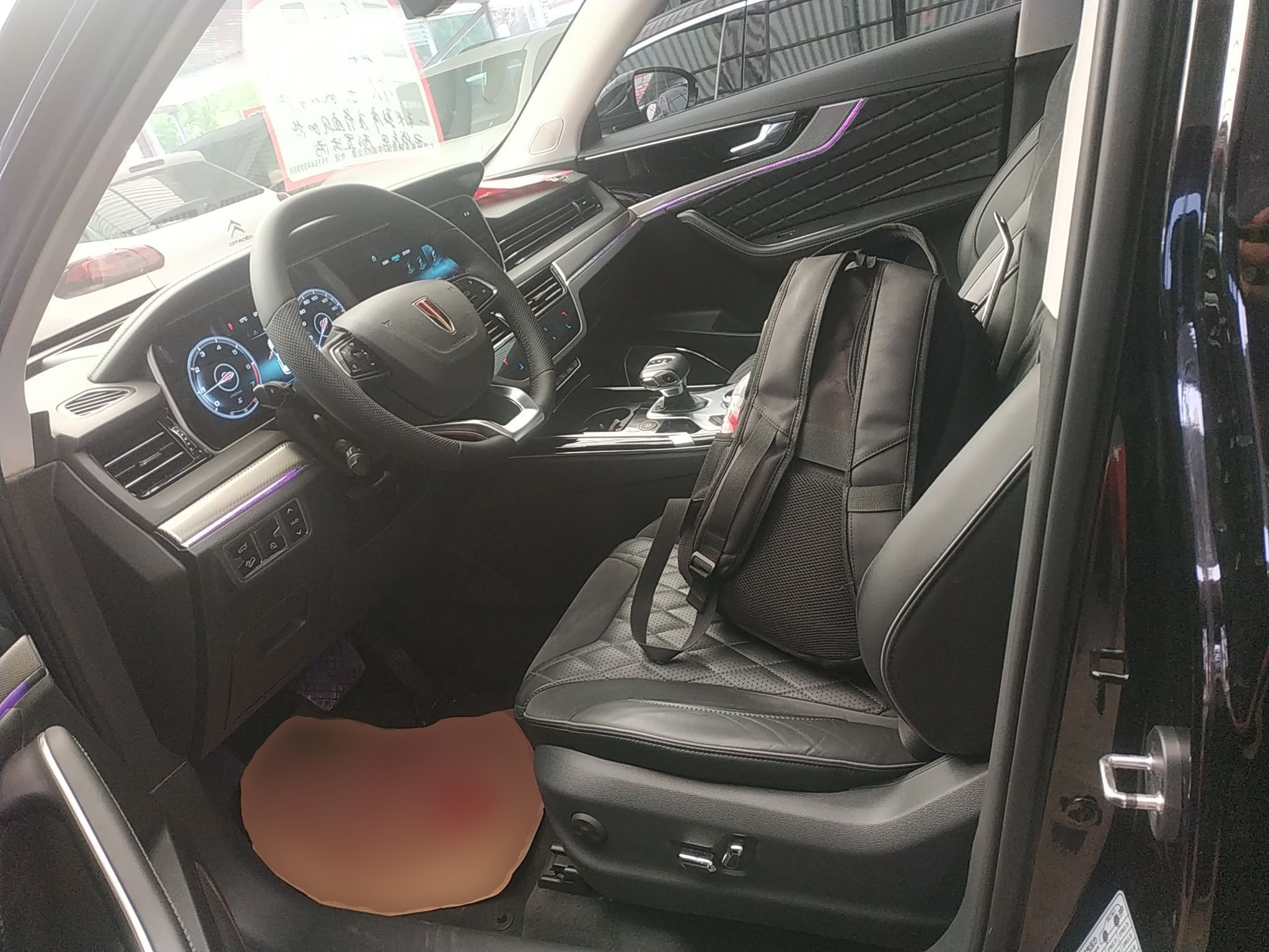 المقاعد الأمامية داخل السيارة