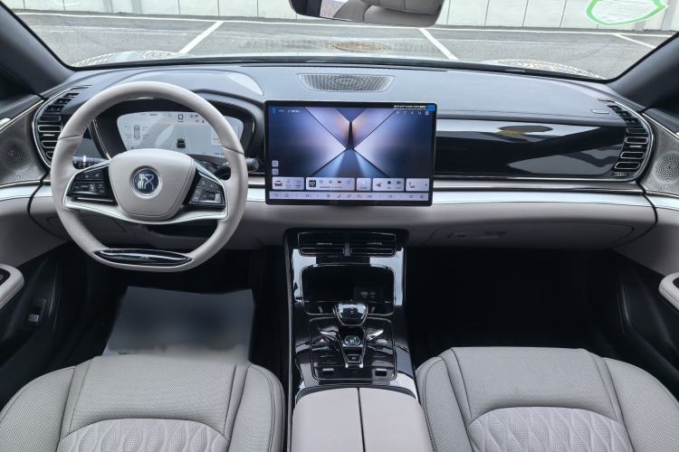 Used BYD Han 2025 DM-i 125KM Prestige Model Interior 3