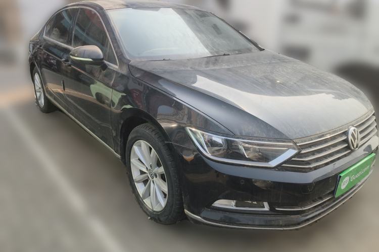 Used Volkswagen Magotan 2017 330TSI DSG Leading Model Front Right 45 Deg