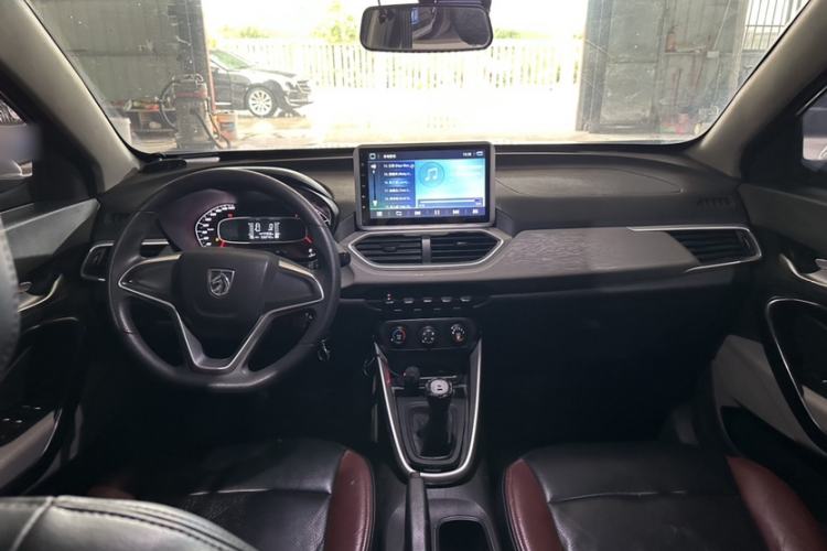 Used Baojun 510 2017 1.5L manual Comfort trim Interior 2