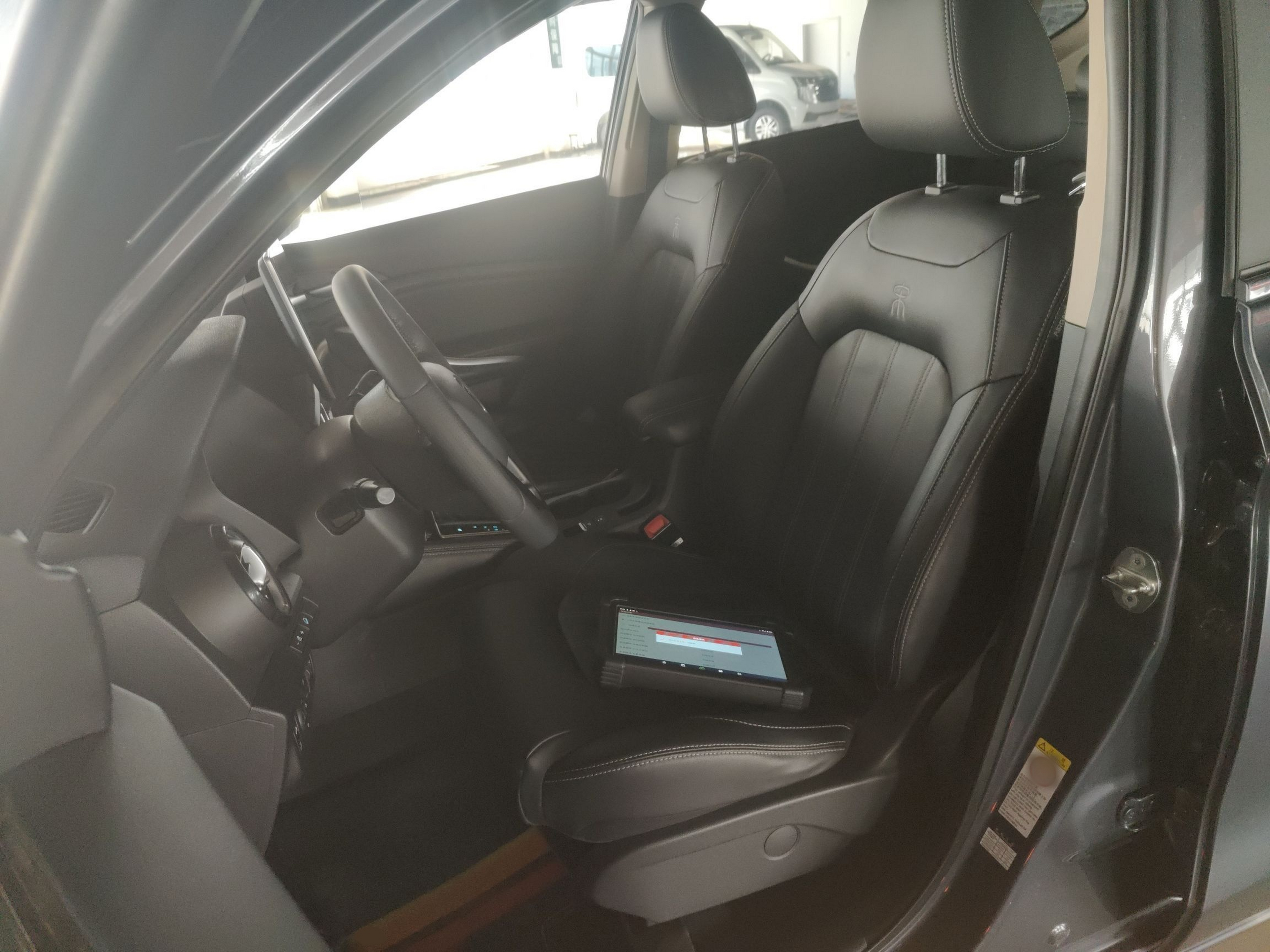 Переднее сиденье в автомобиле