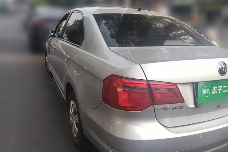 Used Volkswagen Jetta 2013 1.6L Manual Fashion Edition
