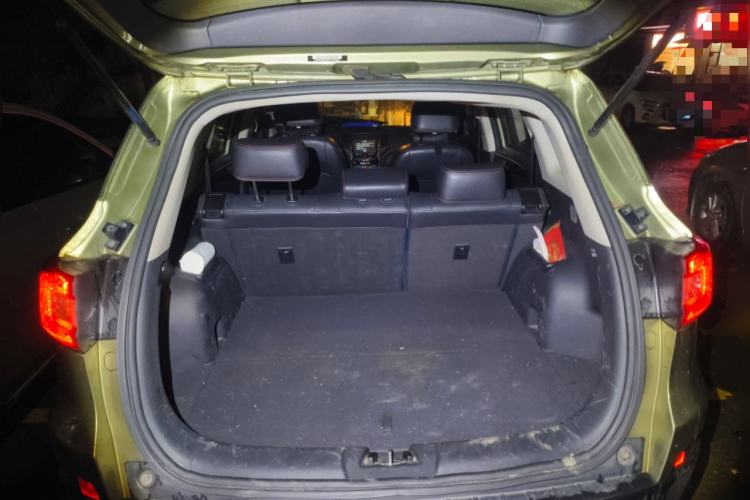 Used CHANGAN CS75 2014 2.0L Manual Leading Version China IV Standard Trunk