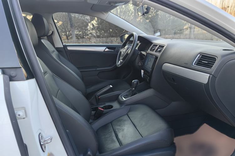 Used Volkswagen Sagitar 2014 Revised Version 1.4TSI Automatic Luxury Edition
