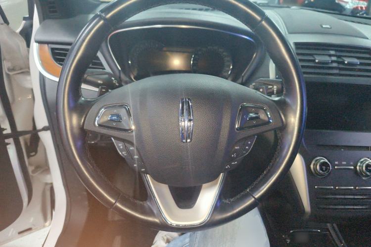 Used Lincoln MKC 2018 2.0T Four-Wheel Drive Zunya Edition Steering Wheel