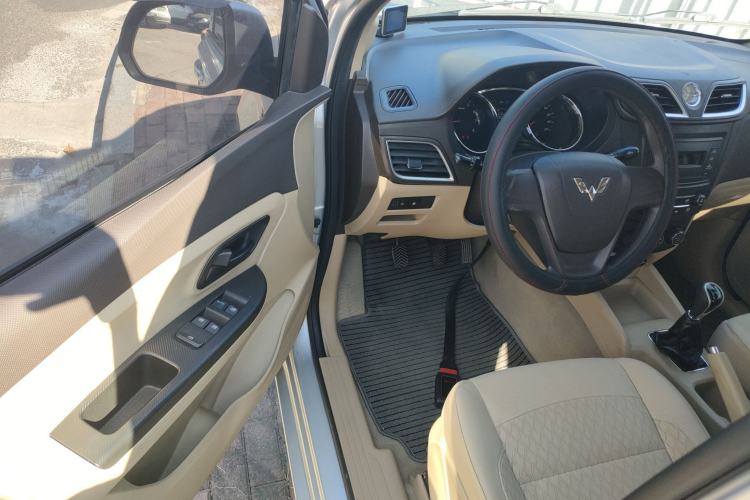 Used Wuling Hongguang 2015 1.5L S1 Standard China V-Emission Standards