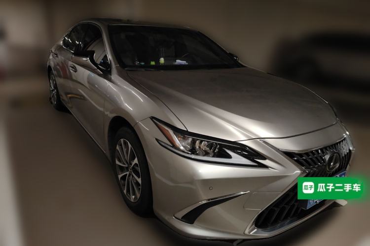 Used Lexus ES 2021 200 Excellence Edition Front Right 45 Deg