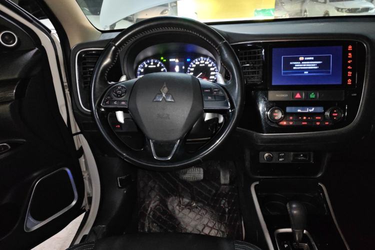 Used Mitsubishi Outlander 2019 2.4L 4x4 Zhi Xiang Edition 7 Seats China V Emission Standard