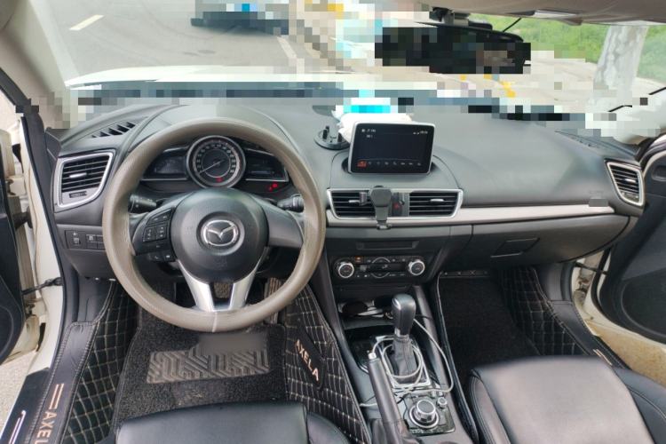 Used Mazda 3 Axela 2016 Sedan 1.5L Automatic Luxury Model