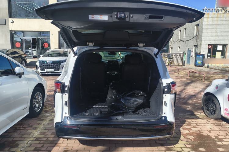 Used Toyota SIENNA 2024 2.5L Hybrid Four-Wheel Drive Prestige Edition Interior 9