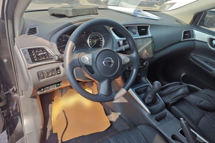 Used Nissan Sylphy 2022 Classic 1.6XE Manual Comfort Edition Center Console