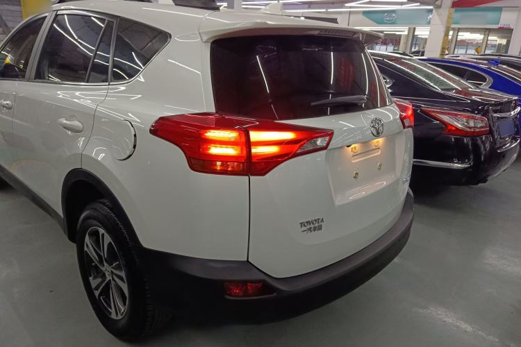 Used Toyota RAV4 2015 2.0L CVT Two-Wheel Drive Fashion Edition