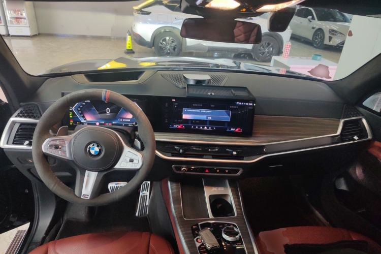 Used BMW X5 2023 xDrive 40Li M Sport Night Edition Package Center Console