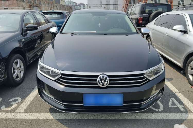 Used Volkswagen Magotan 2017 330TSI DSG Leading Model
