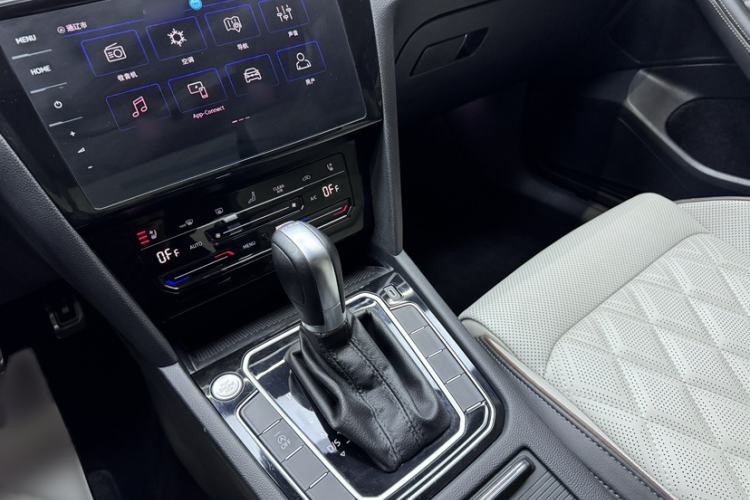 Used Volkswagen Magotan 2023 2 Million Units Commemorative Edition 330TSI DSG Luxury Version Interior 3