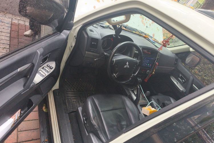 Used Mitsubishi Pajero 2015 3.0L Automatic Elite Plus Version China V Standard