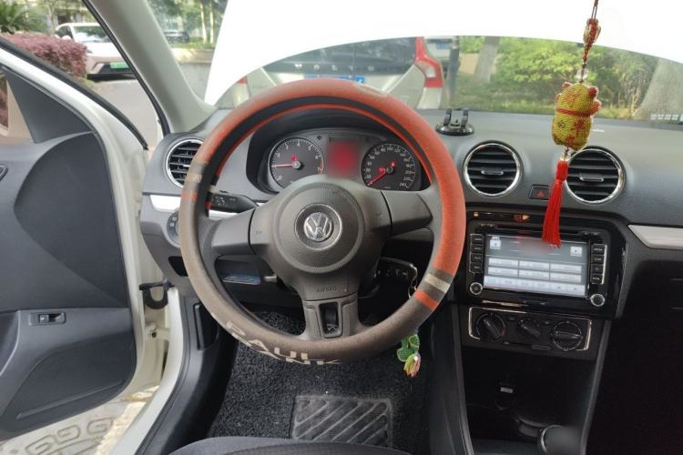 Used Volkswagen Jetta 2015 1.6L Manual Comfort Model
