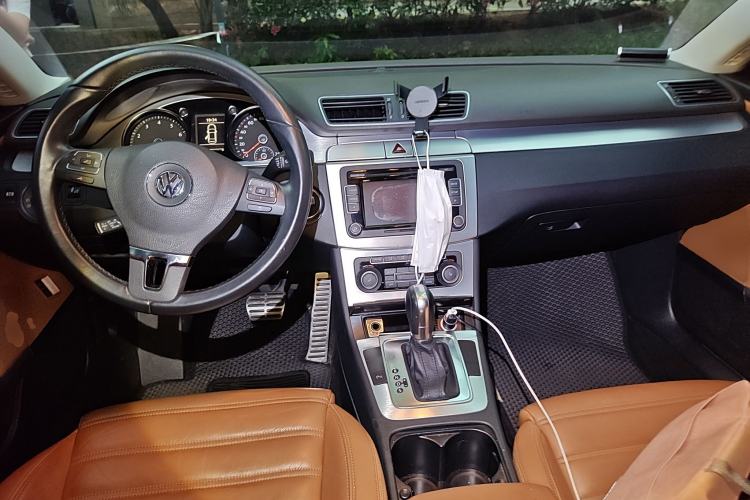 Used Volkswagen FAW-Volkswagen CC 2011 1.8TSI Luxury Model Center Console