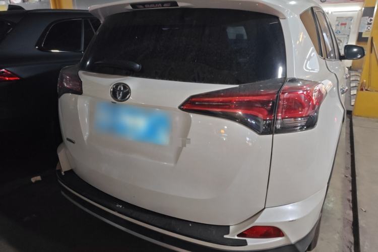 Used Toyota RAV4 2019 2.0L CVT Two-Wheel Drive ZhiShang Version China VI Standard
