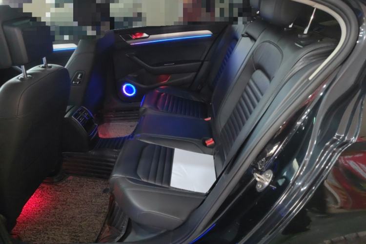 Used Volkswagen Magotan 2019 330TSI DSG Leading Model China VI Standard Left Rear Seat