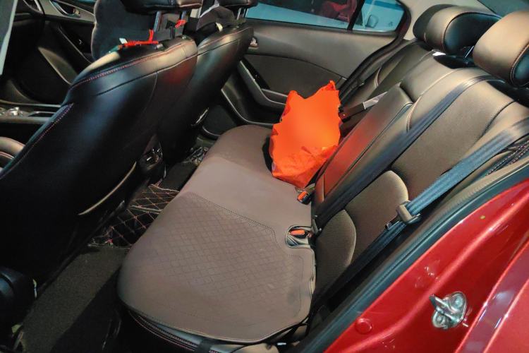 Used Mazda 3 Axela 2017 Sedan 1.5L Automatic Luxury Model Emission Standard China V Left Rear Seat