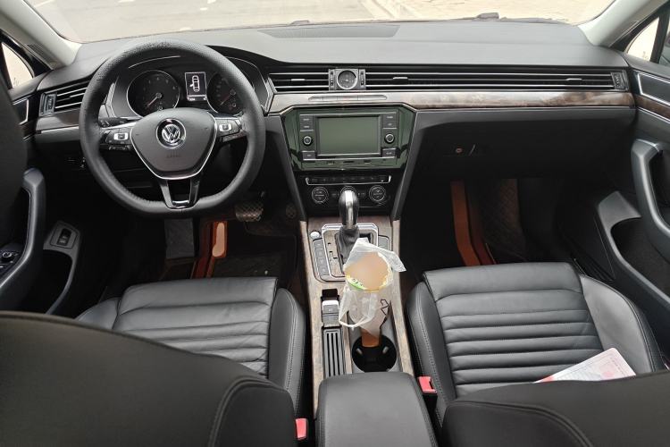 Used Volkswagen Magotan 2018 Facelift 330TSI DSG Luxury Model Center Console