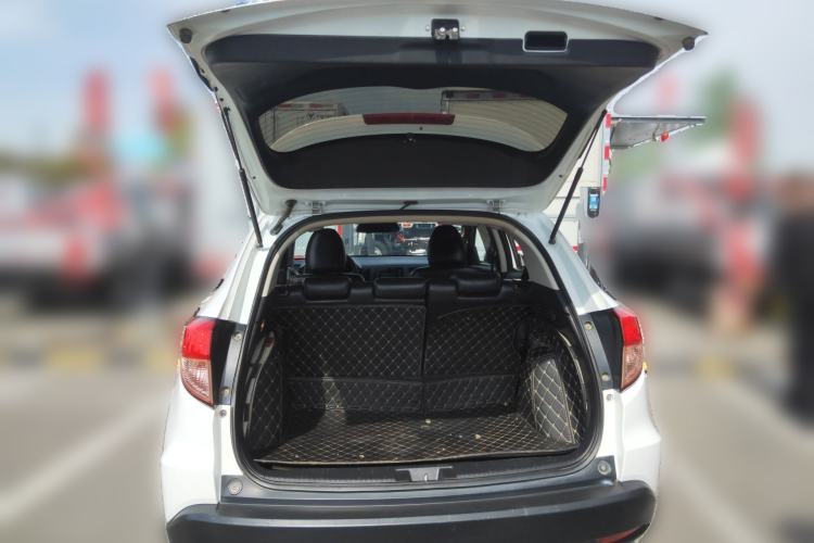 Used Honda Vezel 2017 1.5L CVT 2WD Comfort Model Trunk