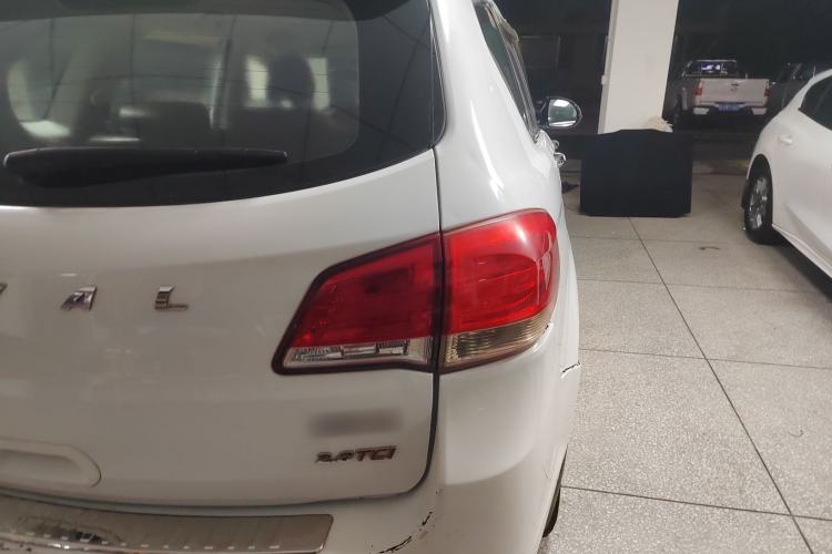 Used Haval H6 2014 Upgraded Model 2.0T Diesel Manual Two-Wheel Drive Elite Version