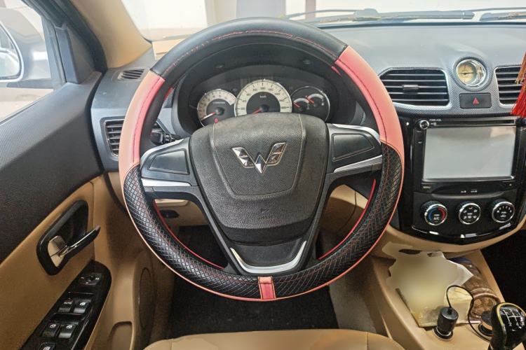 Used Wuling Hongguang 2014 1.5L S Comfort Model
