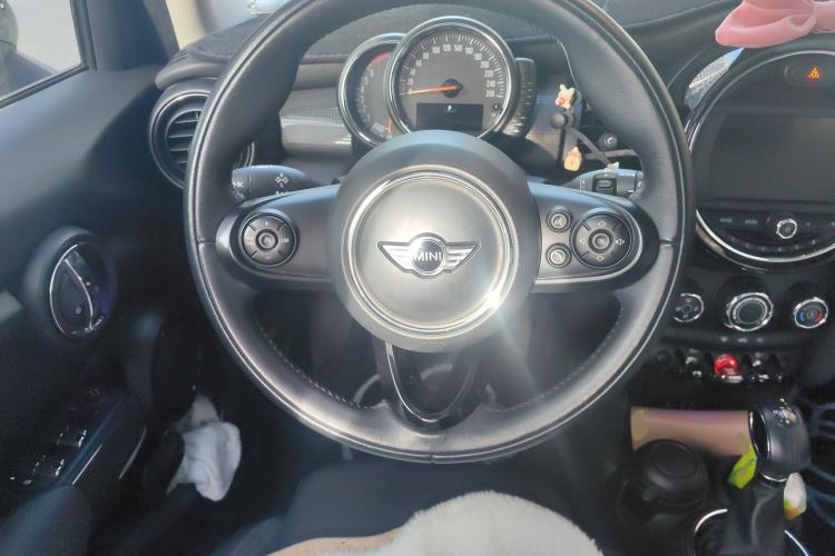 Used MINI 2015 1.5T COOPER Fun Five-Door Edition
