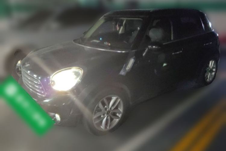 Used MINI Countryman Mini Cooper 1.6L automatic with sunroof and manual seats