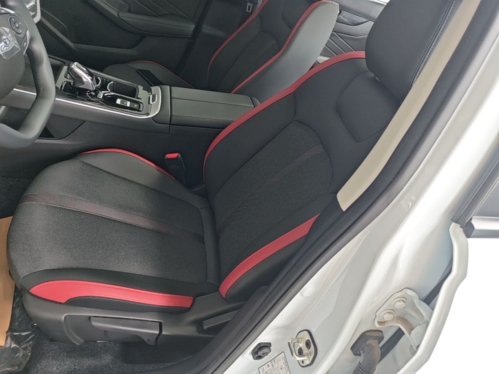 Dongfeng Aeolus Yixuan MAX 2024 1.5T Luxury Edition — снимка 17